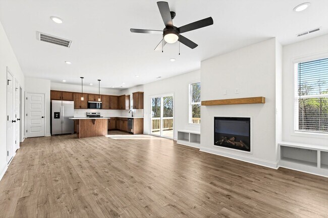 Building Photo - Modern and Charming 3-Bedroom Cul-de-Sac Home in Clayton!