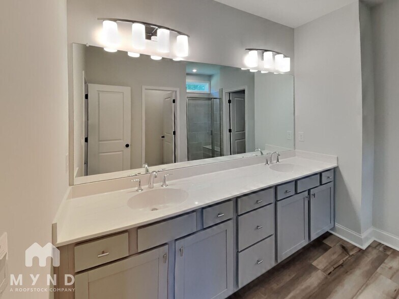 Building Photo - 2555 Whistler Wy NE