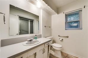 Building Photo - 2936 Woodmere Dr