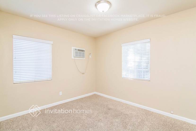 Building Photo - 219 E 46th St