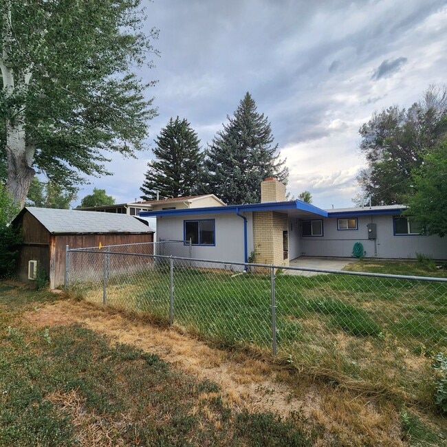 Building Photo - One Level Westside Ranch 4 bd, Single Garage