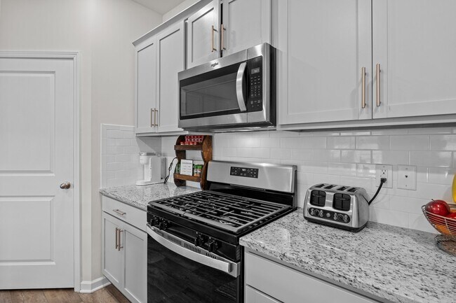 Building Photo - 400 Louisia Mae Way
