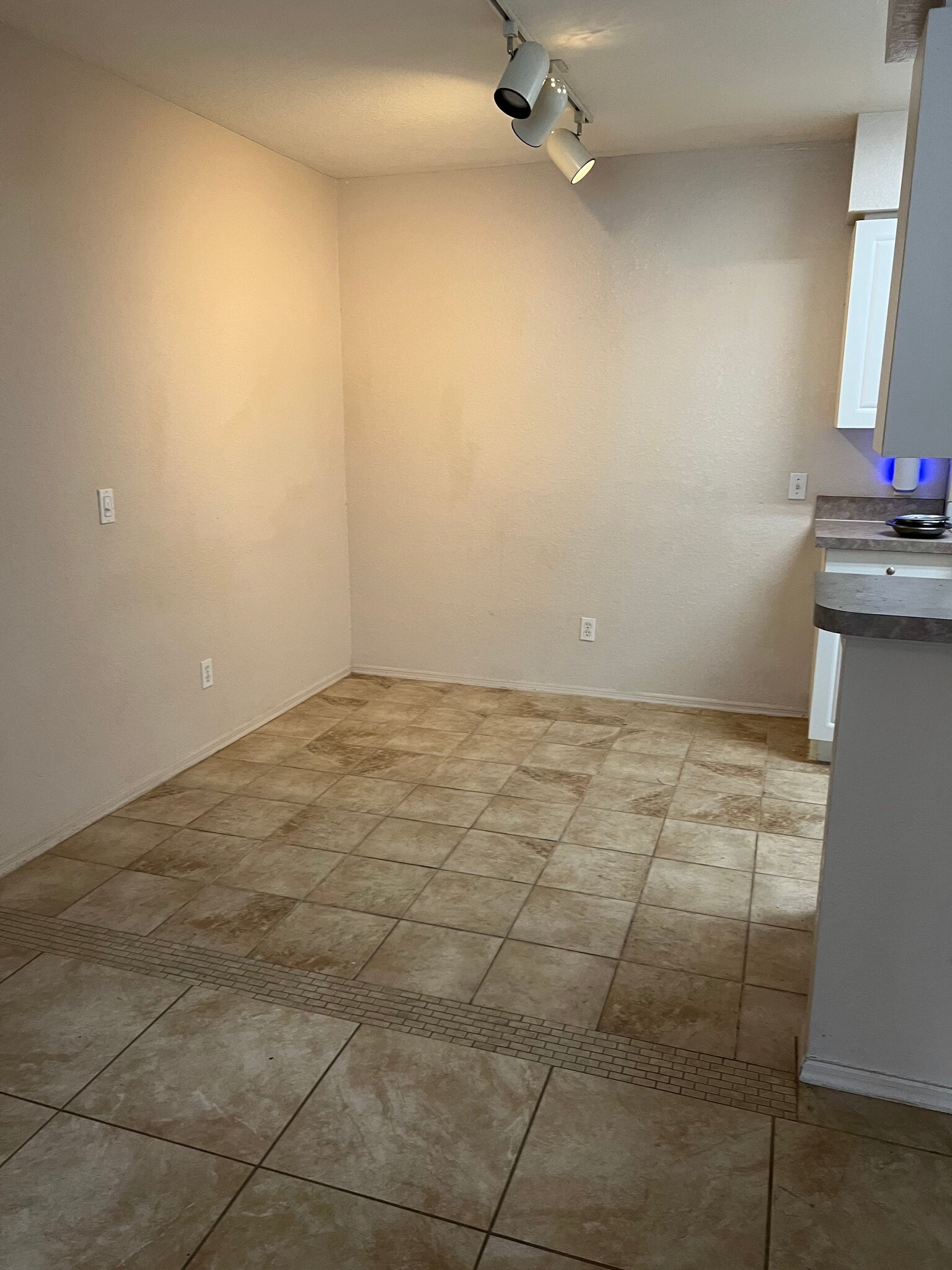 Eating Area - 5934 Brickleberry Ln