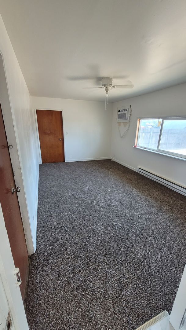 Building Photo - Moses Lake 3 bedroom 1 bath with den and g...