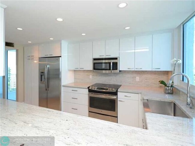 Building Photo - 1360 S Ocean Blvd