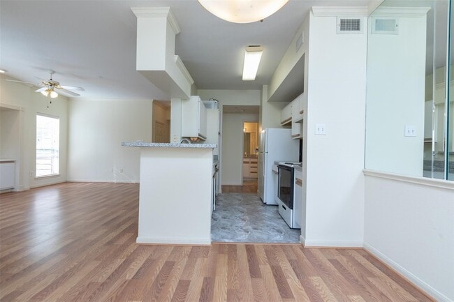 Building Photo - 1330 Old Spanish Trl