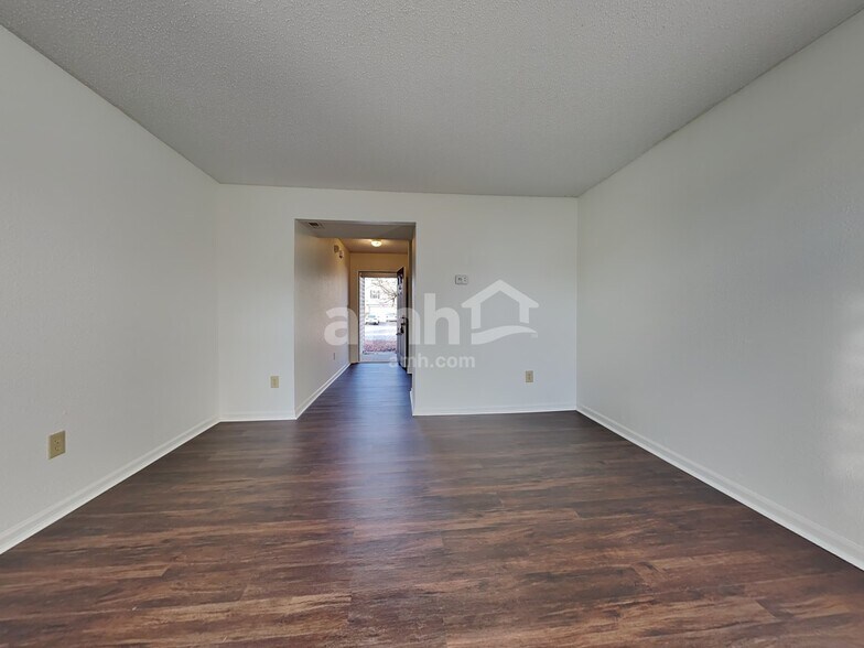 Building Photo - 4323 Autumn Crest Ct