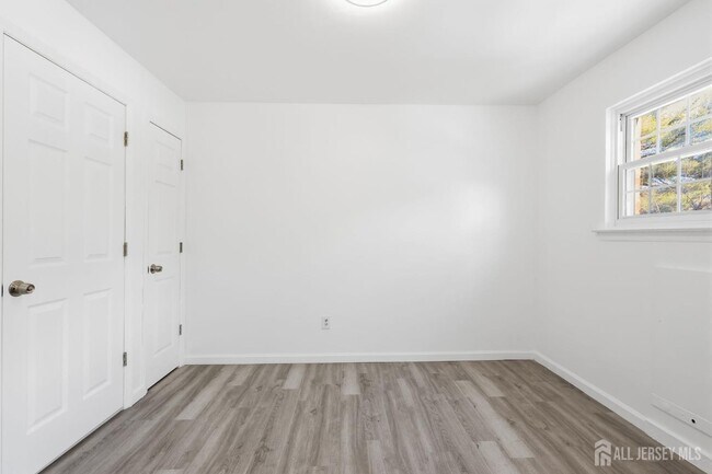 Building Photo - 125 College Dr