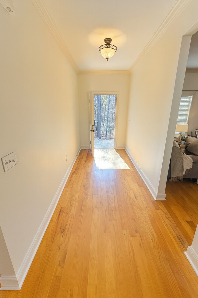 Building Photo - 736 River N Blvd