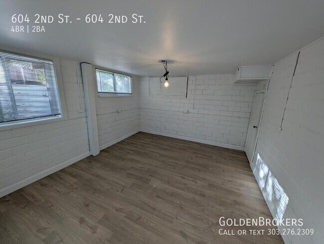 Building Photo - 604 2nd St