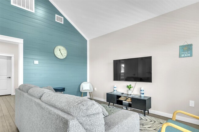 Building Photo - 1079 Cedar Ln