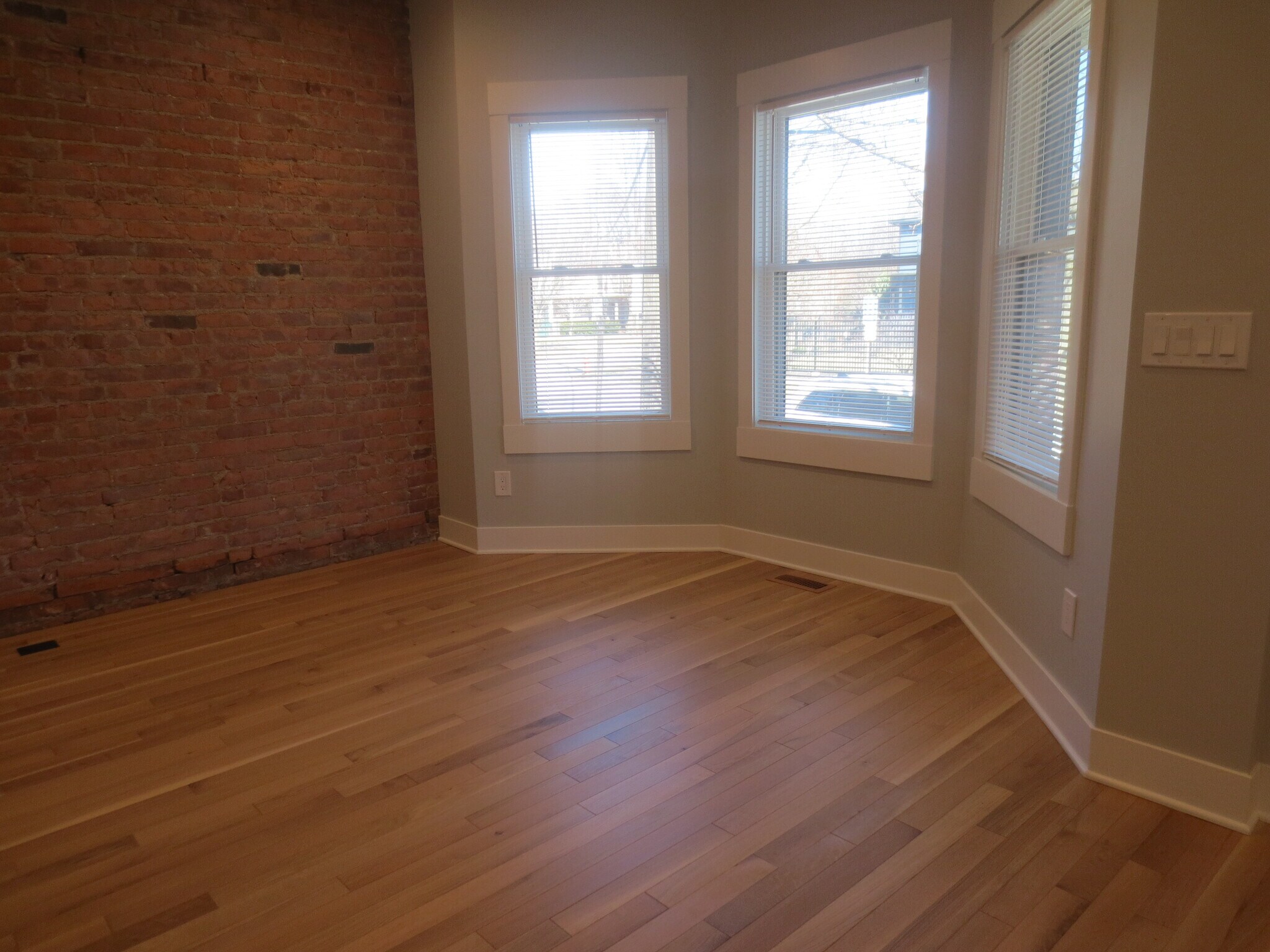 Building Photo - 1782 W 44th St