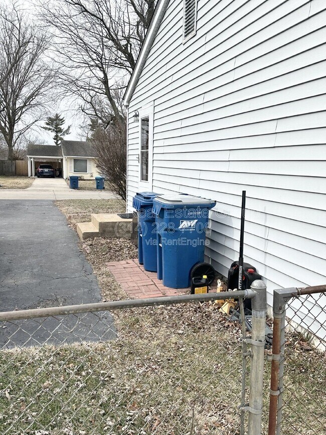 Building Photo - 12154 Parkwood Pl