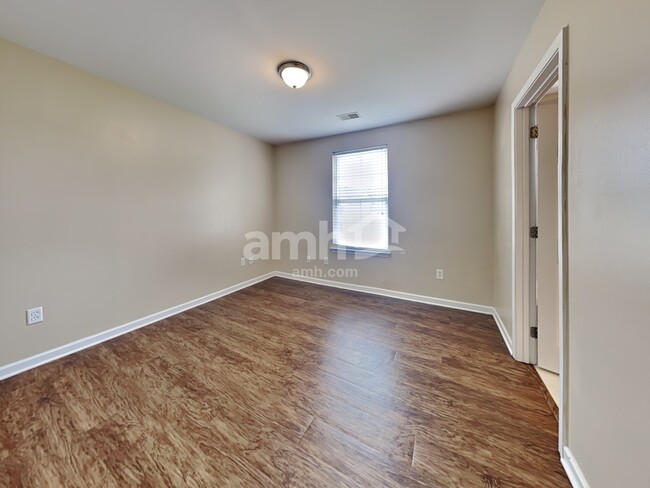 Building Photo - 400 Stoney Field Dr