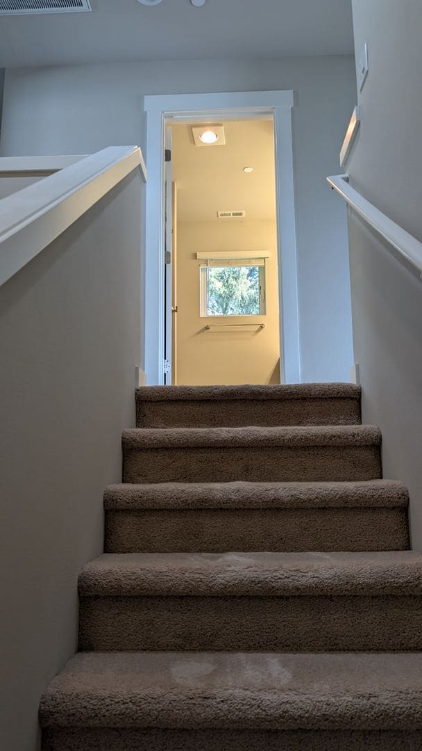 Building Photo - Mill  Creek 3 bedroom Townhome