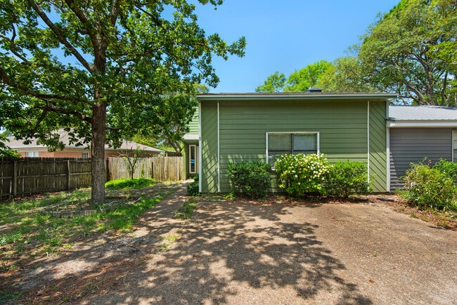 Building Photo - 62 4th Ave