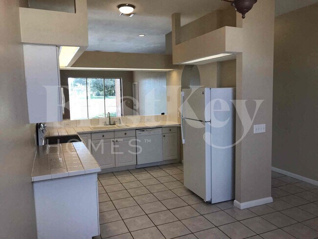 Building Photo - 1036 SE 11th St