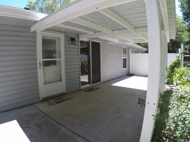 Building Photo - Cozy 3 Bedroom Ranch Home in Greenwood