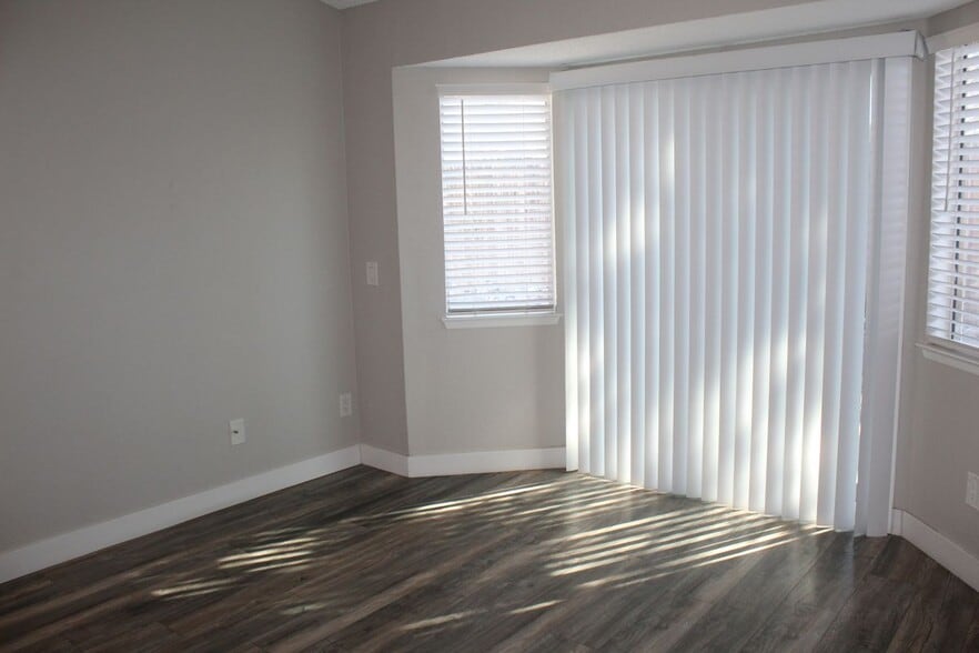 Building Photo - 2229 Rose Ave