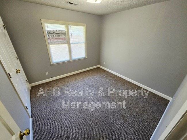 Building Photo - 115 Dawn Ct