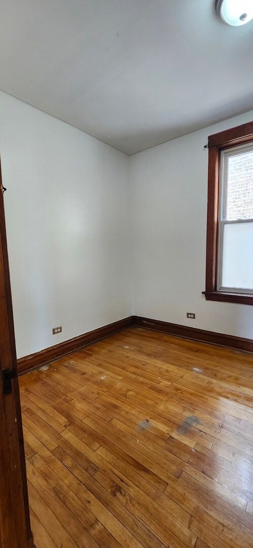 Building Photo - 4256 W Wrightwood Ave