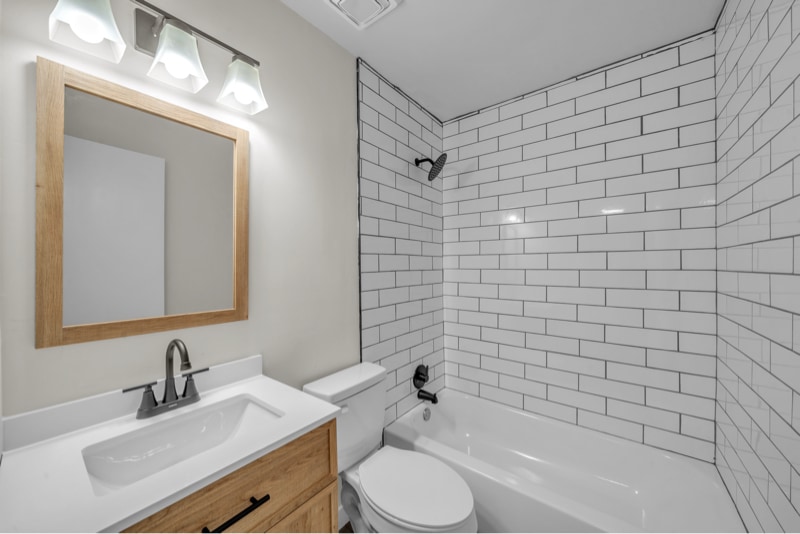 Building Photo - 610 Maplewood Dr