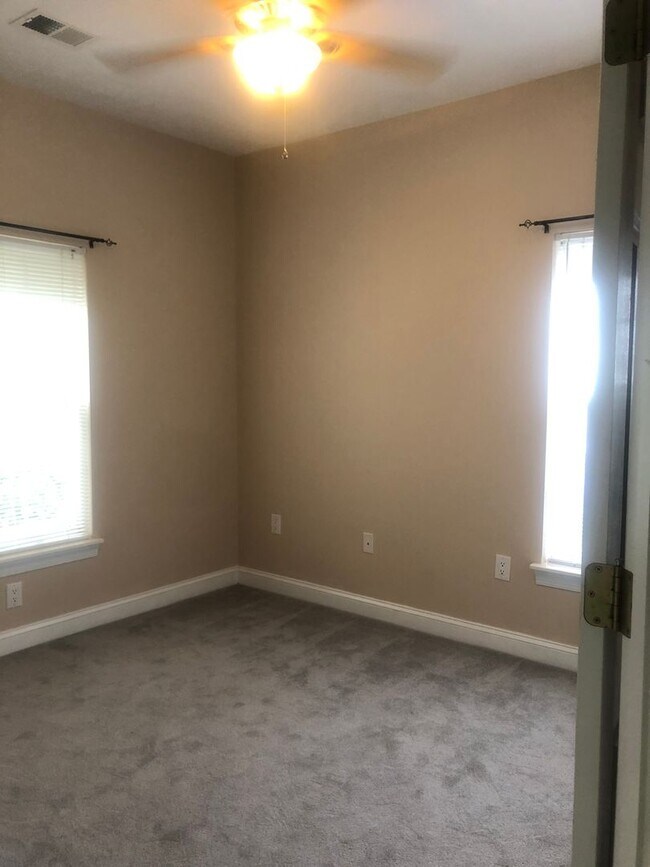 Building Photo - 5090 Windsor Green Way