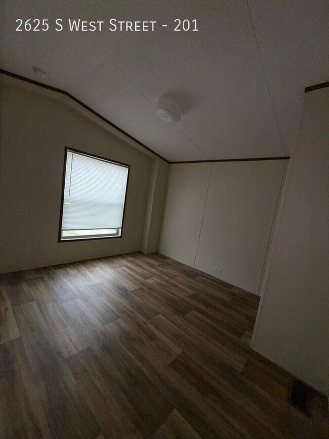 Building Photo - 2625 S West St