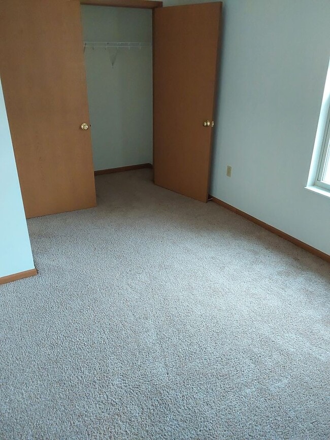 Building Photo - 2 BR 50% Glenn View