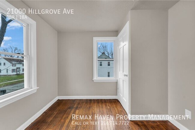 Building Photo - 21000 Hillgrove, Maple Hts - Gorgeous 3 be...