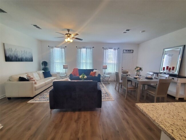 Building Photo - 11218 E Park St