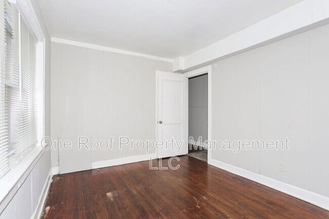 Building Photo - 3225 E 8th St