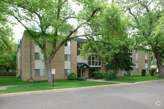 Building Photo - Groves Apartments