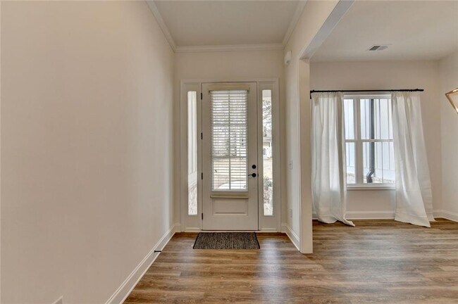 Building Photo - 1329 Davis St