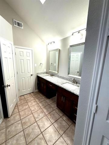 Building Photo - 4620 Booth Dr