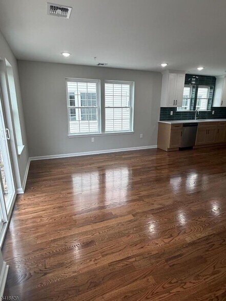 Building Photo - 140 Littleton Ave