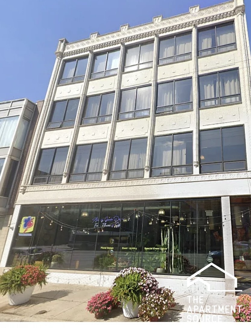 Building Photo - 2614 W North Ave