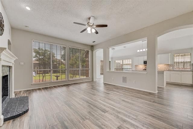 Building Photo - 5909 Meadowcrest Ln