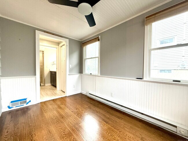 Building Photo - 467 Wilson St