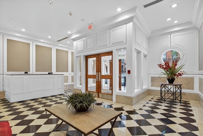 Building Photo - 10 Bowdoin St