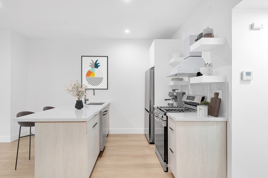 Building Photo - 2062 Dracena