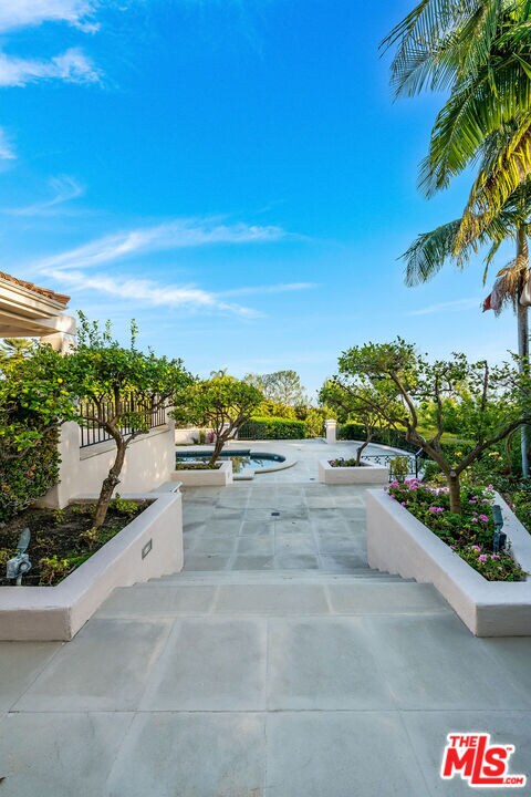 Building Photo - 1136 Calle Vista Dr