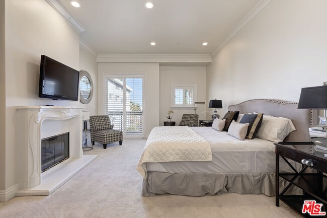 Building Photo - 132 S Maple Dr