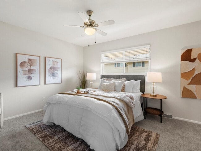 Building Photo - 9264 Mansfield Ave