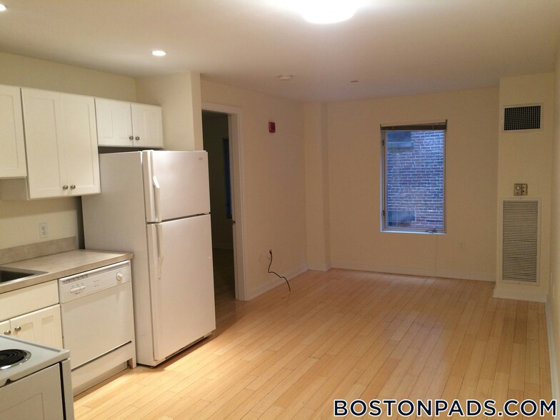 Building Photo - 40 Boylston St