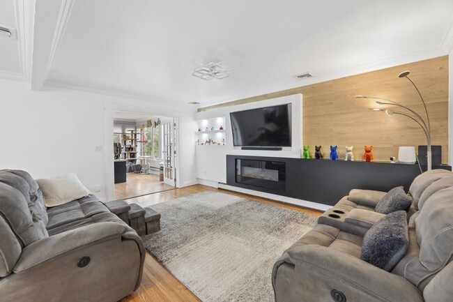 Building Photo - 52 Hillside Ave