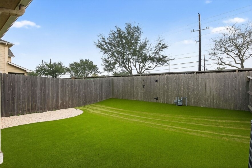 Building Photo - 17019 Wilthorne Gardens Ct