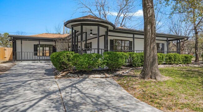 Primary Photo - 5502 Hewitt Dr