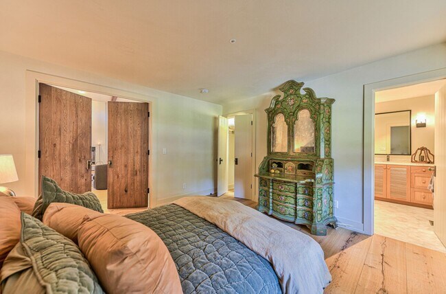 Building Photo - Luxury Living in Corral de Tierra!