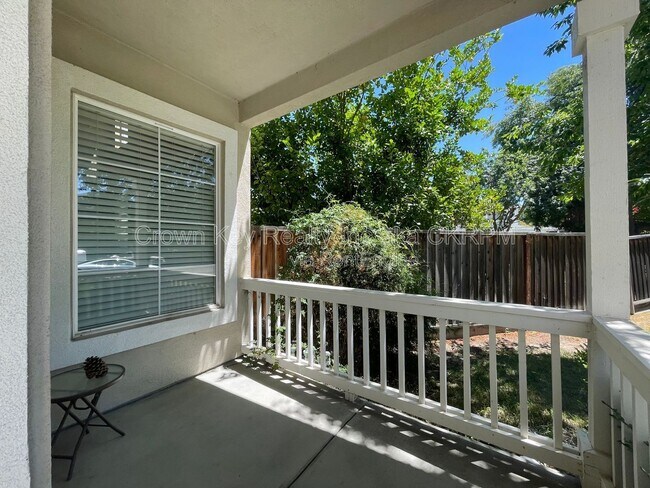 Building Photo - 2664 Ontario Dr